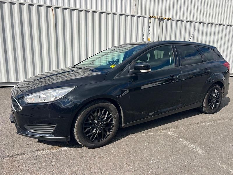 Gebraucht Ford Focus Trend 125 PS (91 kW) 2015 Schwarz Kombi