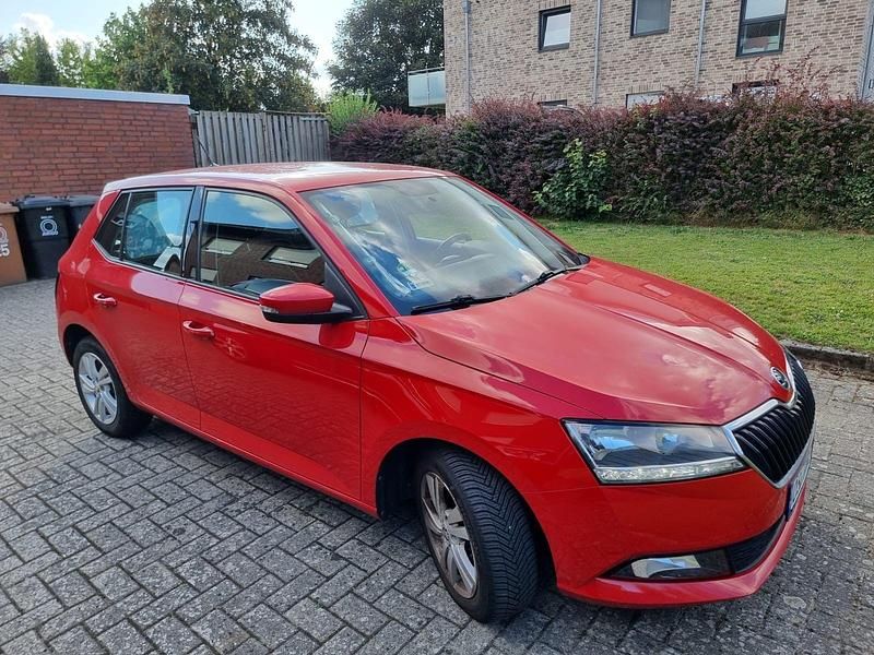 Rot Gebraucht 2019 Skoda Fabia Ambition Kleinwagen | 6.500 € (Guter Preis) - Bild 1/4