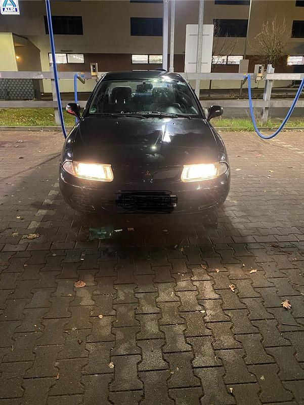 Blau Gebraucht 1998 Mitsubishi Carisma Limousine | 1.300 € - Bild 1/4