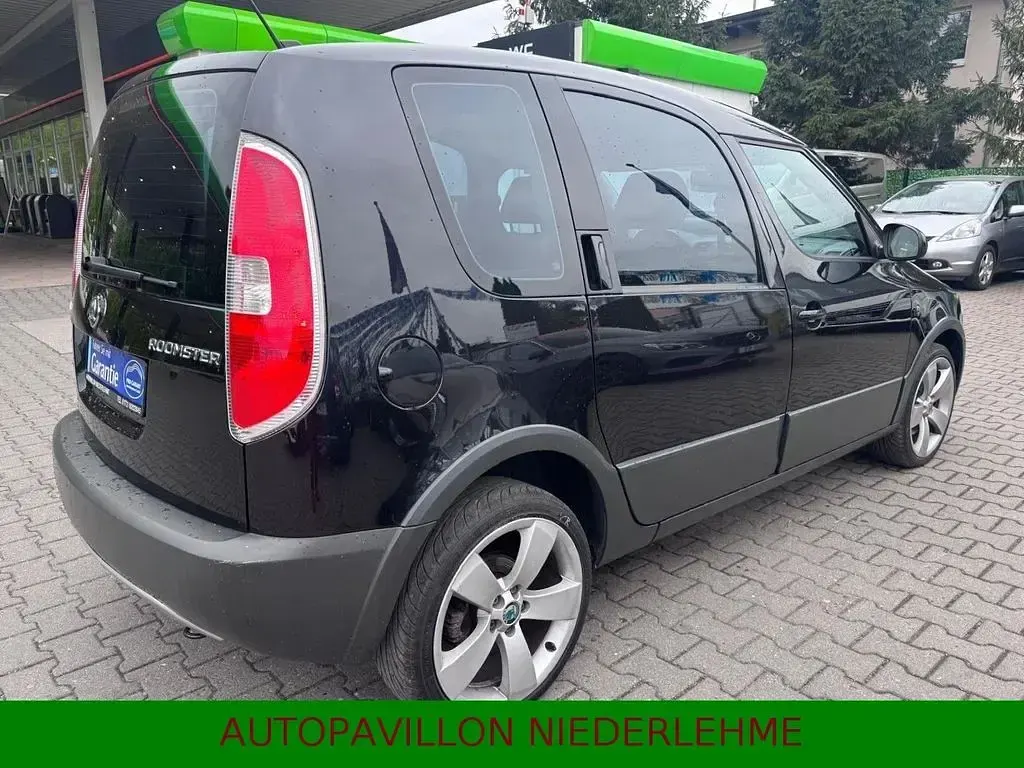 Gebraucht Skoda Roomster Scout 105 PS (77 kW) 2014 Schwarz Kombi