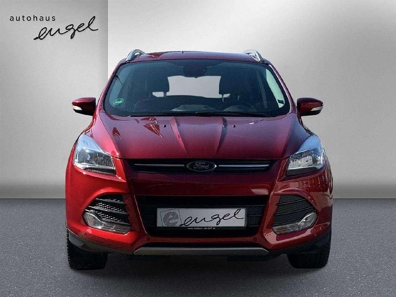 Używany Ford Kuga SYNC Edition 150 KM (110 kW) 2016 Czerwony SUV