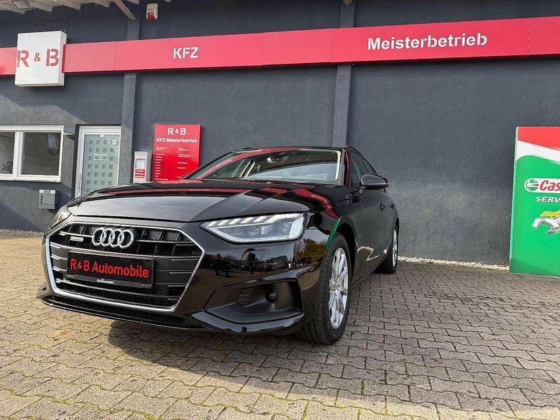 Brillantschwarz Gebraucht 2023 Audi A4 Basis Kombi | 30.100 € (Fairer Preis) - Bild 1/4