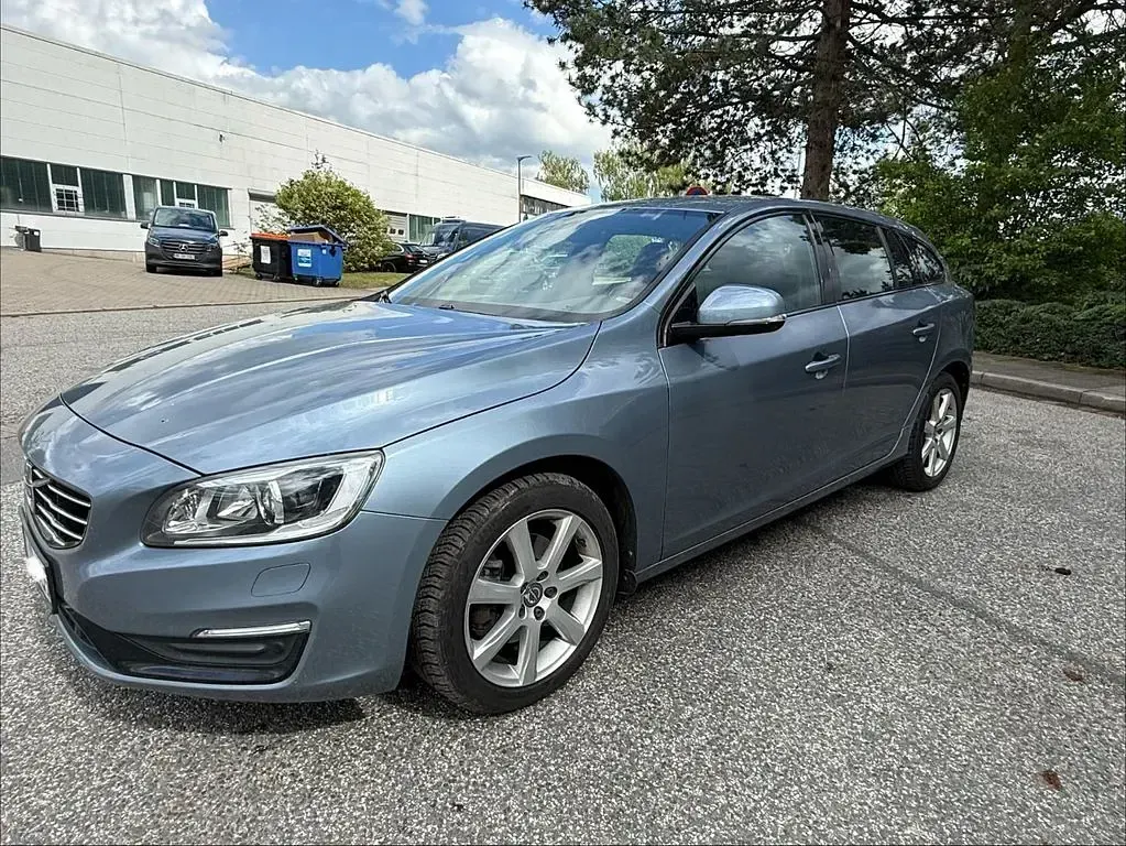 Gebraucht Volvo V60 150 PS (110 kW) 2017 Blau Kombi