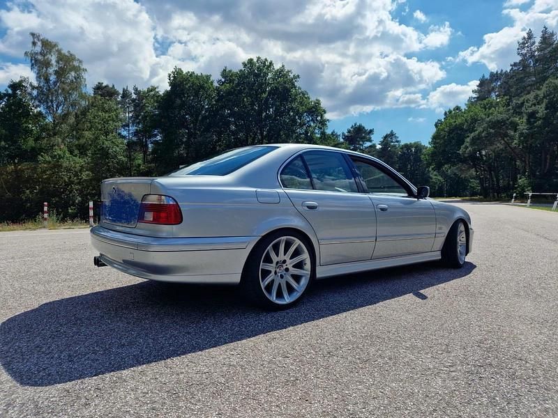 Gebraucht BMW 540 286 PS (210 kW) 2002 Silber Limousine