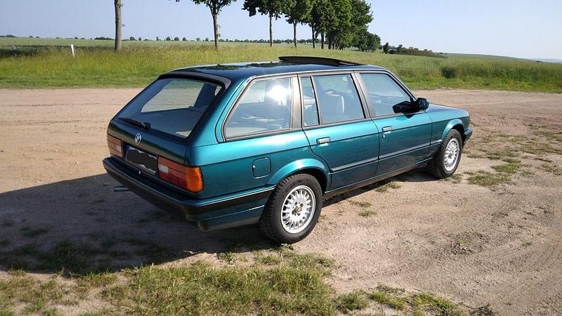Gebraucht BMW 318 113 PS (83 kW) 1993 Grün Limousine