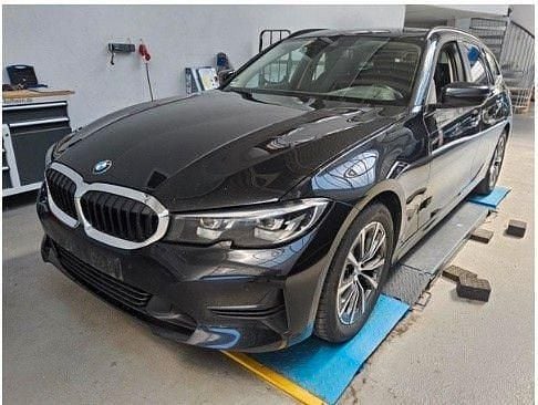 Schwarz Gebraucht 2020 BMW 320 Advantage Limousine | 21.697 € (Superpreis) - Bild 1/4