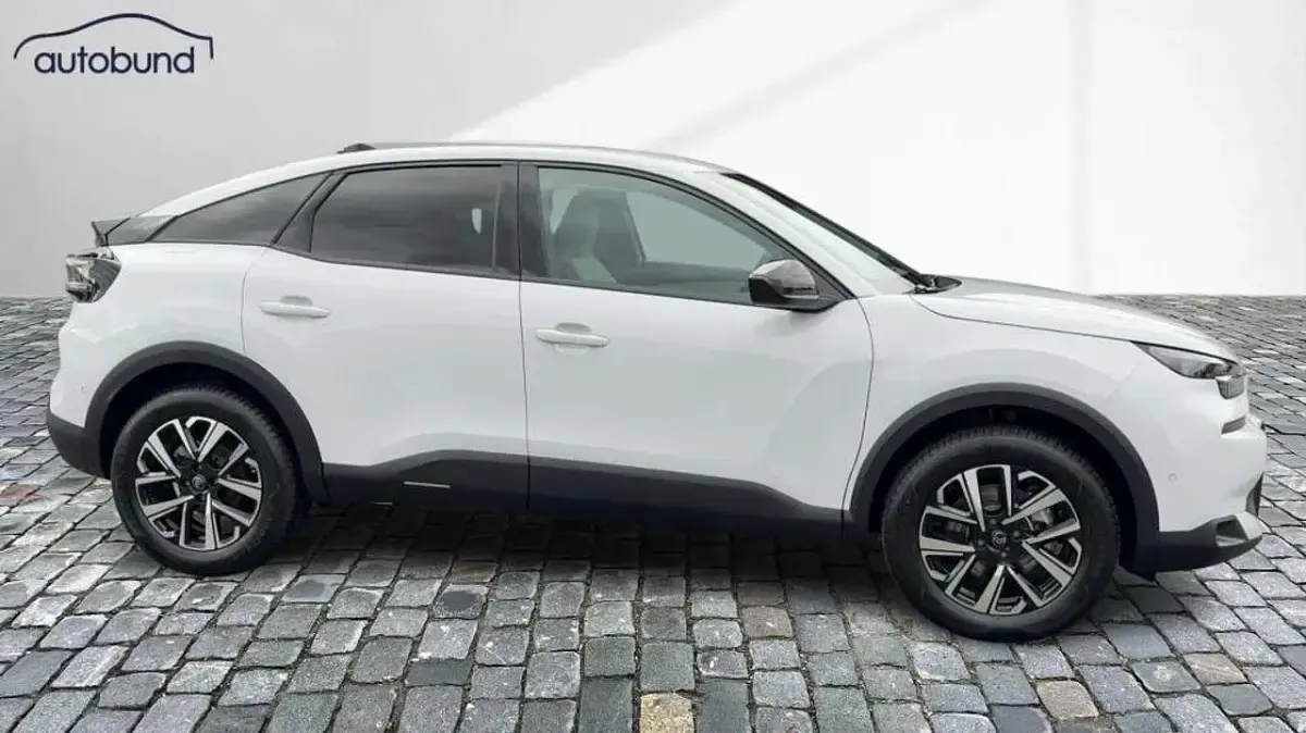 Neu Citroën C4 131 PS (96 kW) 2025 Weiss / okenitweiss SUV