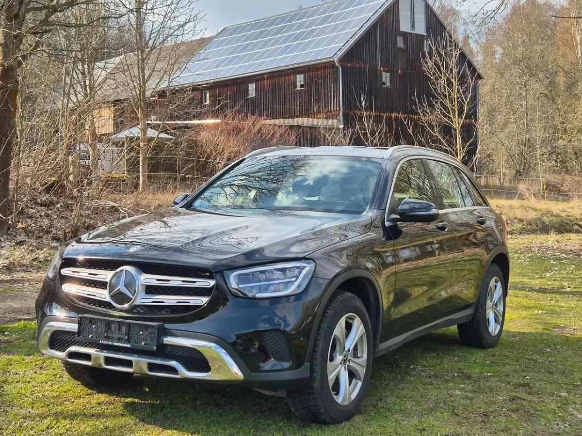 Gebraucht Mercedes GLC200 211 PS (155 kW) 2019 Schwarz  unilack SUV