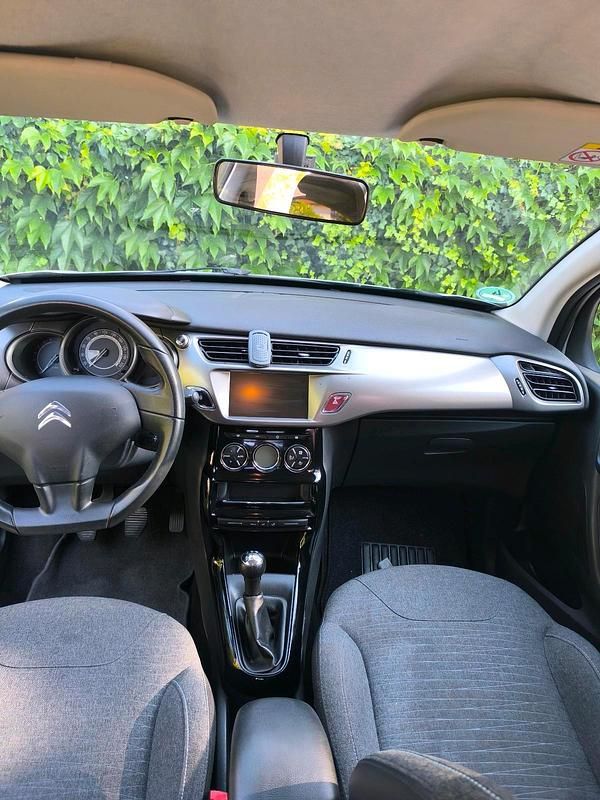 Silber Gebraucht 2016 Citroën C3 Kleinwagen | 4.900 € (Guter Preis) - Bild 1/4