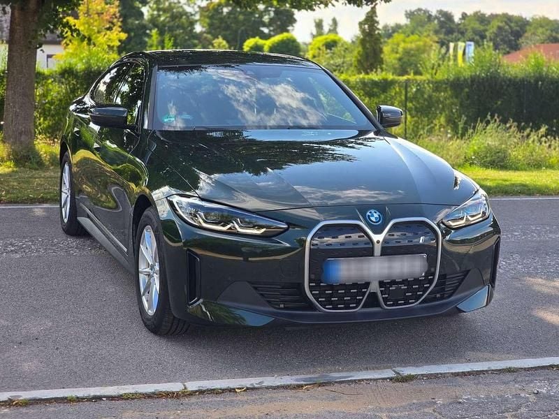 Grün Gebraucht 2023 BMW i4 Limousine | 38.700 € (Superpreis) - Bild 1/4