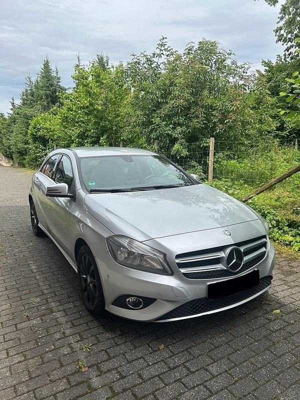 Silber Gebraucht 2013 Mercedes A180 Limousine | 8.500 € (Guter Preis) - Bild 1/4