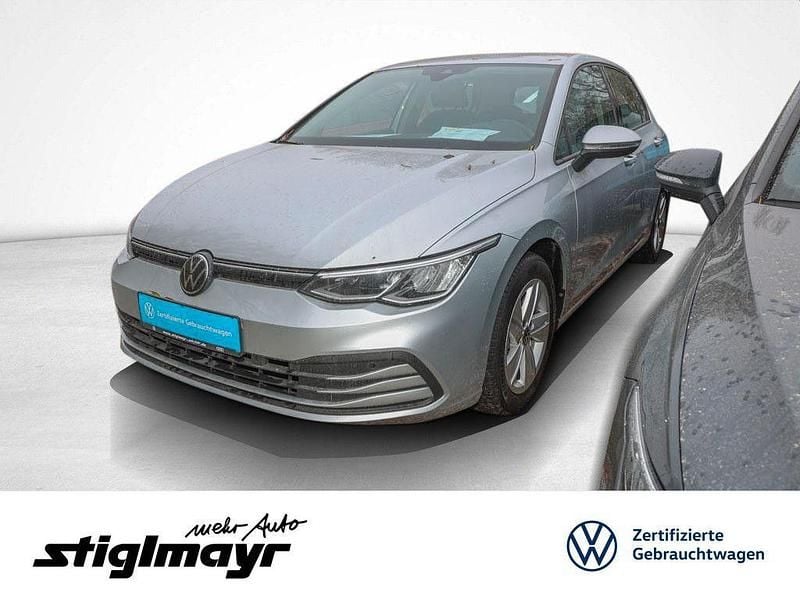 Silber Gebraucht 2023 VW Golf VIII Life Limousine | 23.970 € (Guter Preis) - Bild 1/4