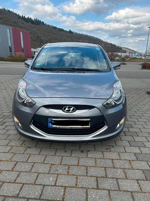 Gebraucht Hyundai ix20 116 PS (85 kW) 2012 Grau Kleinwagen