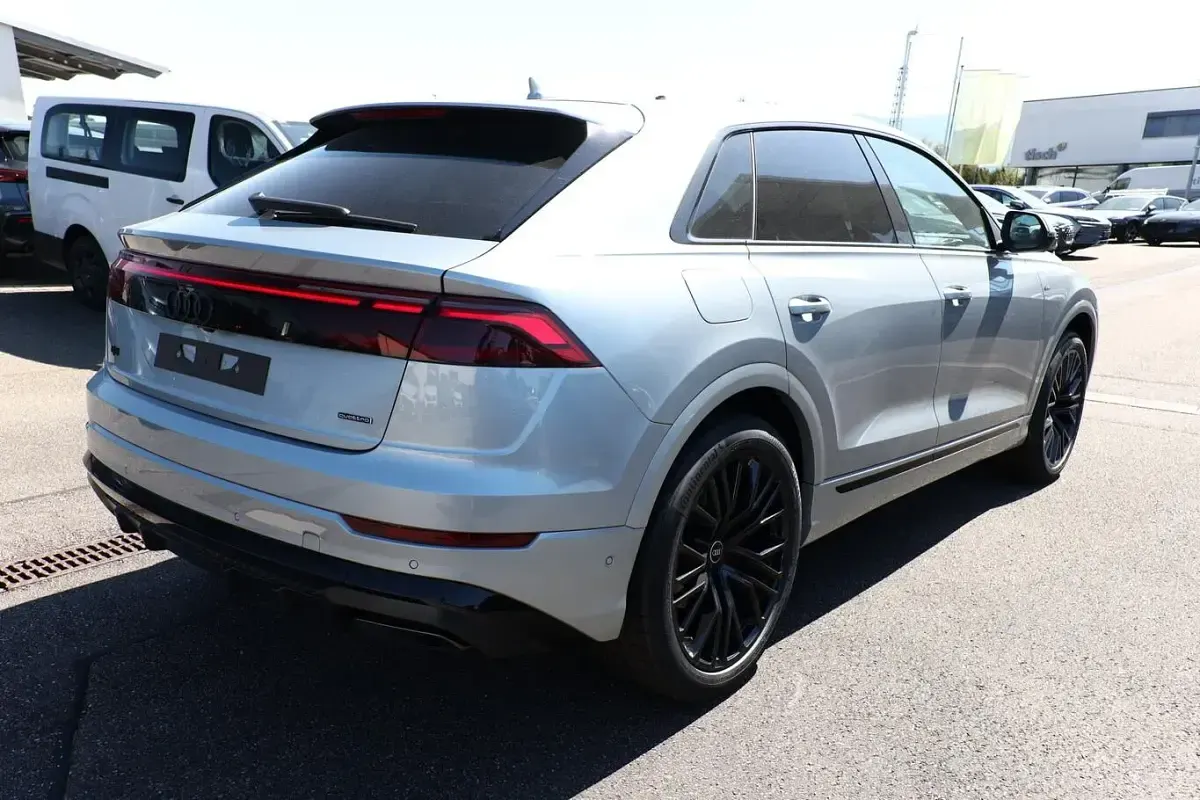 Neu Audi Q8 Design 286 PS (210 kW) 2026 Satellitsilber metallic SUV