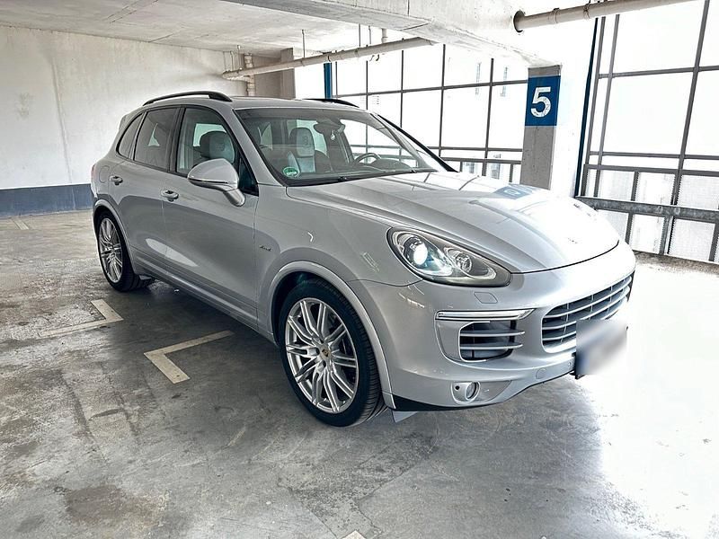 Grau Gebraucht 2016 Porsche Cayenne Sport SUV | 39.500 € - Bild 1/4