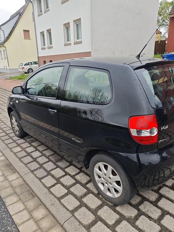 Gebraucht VW Fox 55 PS (40 kW) 2009 Schwarz Kleinwagen