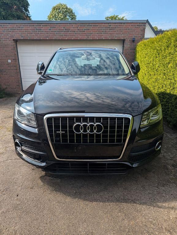 Schwarz Gebraucht 2010 Audi Q5 Comfort SUV | 16.350 € - Bild 1/4