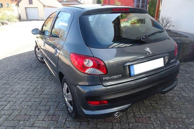 Gebraucht Peugeot 206+ 68 PS (50 kW) 2012 Grau Kleinwagen