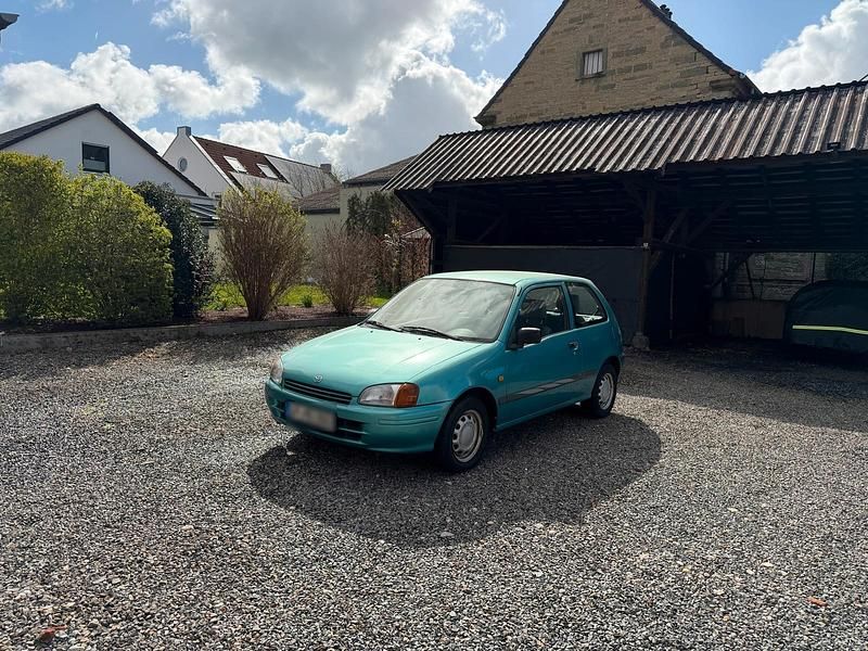 Gebraucht Toyota Starlet 75 PS (55 kW) 1996 Grün Kleinwagen