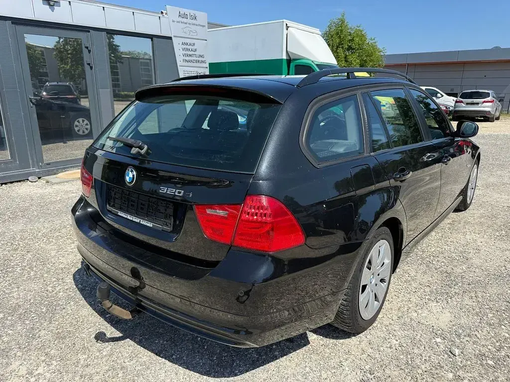 Gebraucht BMW 320 Comfort Edition 177 PS (130 kW) 2009 Schwarz Kombi