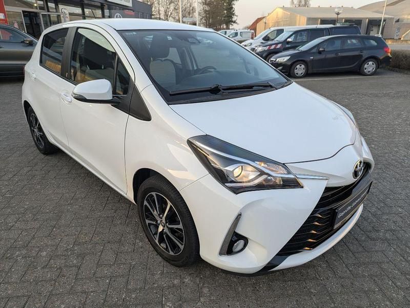 Gebraucht Toyota Yaris Team 111 PS (81 kW) 2017 Schneeweiß Kleinwagen
