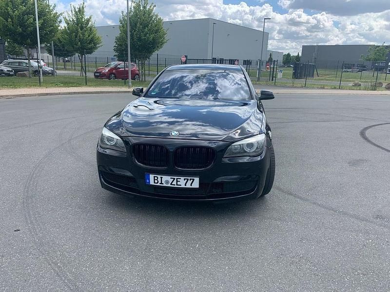 Gebraucht BMW 740 M Sport 313 PS (230 kW) 2013 Schwarz Limousine