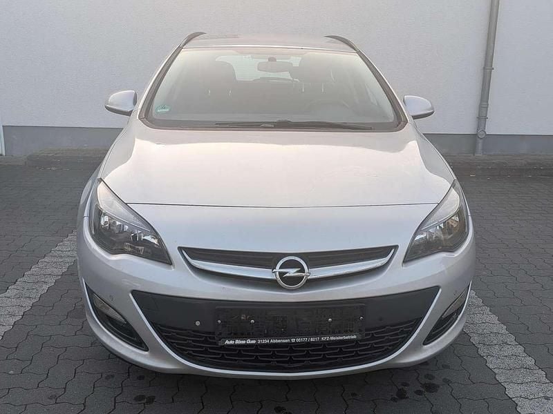 Gebraucht Opel Astra Edition 140 PS (102 kW) 2014 Argon silber/ice silver (m2) Kombi