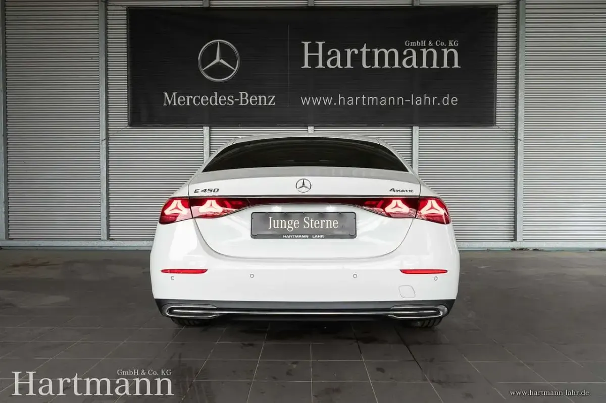 Gebraucht Mercedes E450 Avantgarde 381 PS (280 kW) 2024 Polarweiß Limousine