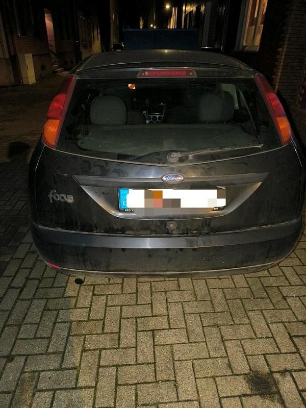 Schwarz Gebraucht 2000 Ford Focus Limousine | 550 € (Guter Preis) - Bild 1/4