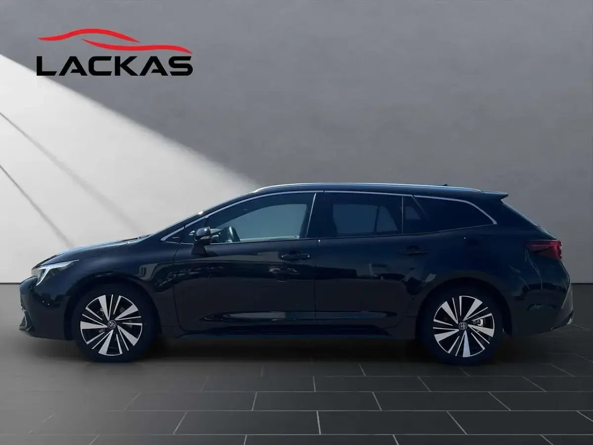 Gebraucht Toyota Corolla Basis 140 PS (102 kW) 2025 Black mica / ink Kombi