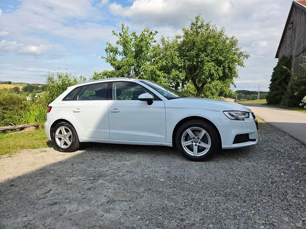 Gebraucht Audi A3 Sport 150 PS (110 kW) 2016 Weiß Limousine