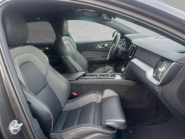 Gebraucht Volvo V60 145 PS (106 kW) 2025 Kombi