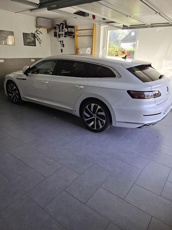 Weiß Gebraucht 2023 VW Arteon R-line Kombi | 37.000 € (Etwas zu teuer) - Bild 1/4
