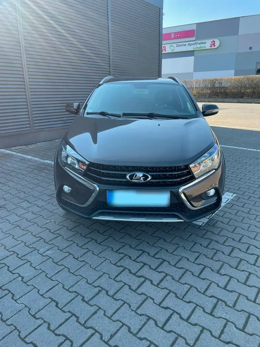 Gebraucht Lada Vesta 109 PS (80 kW) 2018 Braun Kombi
