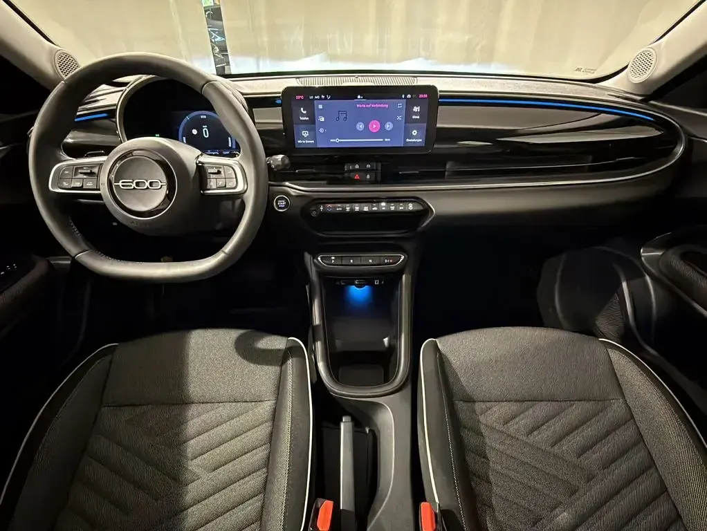 Gebraucht Fiat 600 101 PS (74 kW) 2024 Schwarz SUV