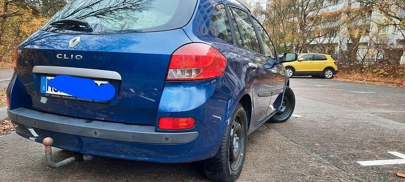 Blau Gebraucht 2008 Renault Clio II Dynamique Limousine | 2.950 € (Fairer Preis) - Bild 1/4