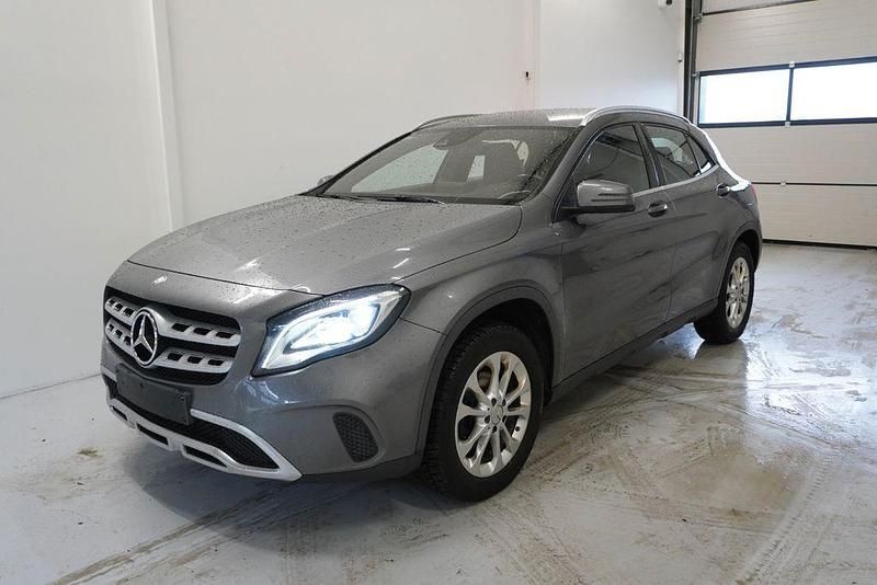 Gebraucht Mercedes GLA220 177 PS (130 kW) 2017 Grau SUV
