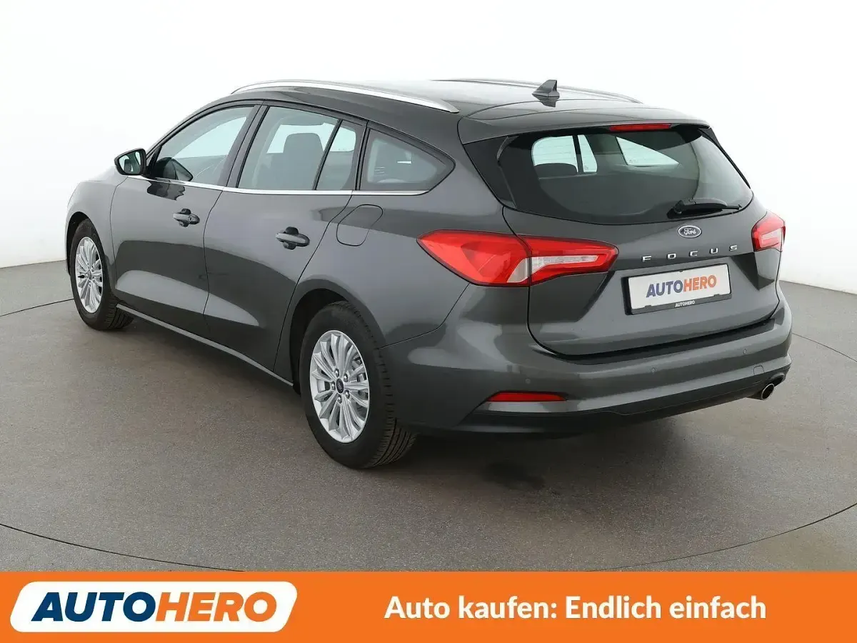 Gebraucht Ford Focus Titanium 120 PS (88 kW) 2018 Grau Kombi