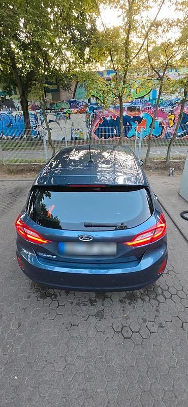 Gebraucht Ford Fiesta 105 PS (77 kW) 2018 Blau Kleinwagen