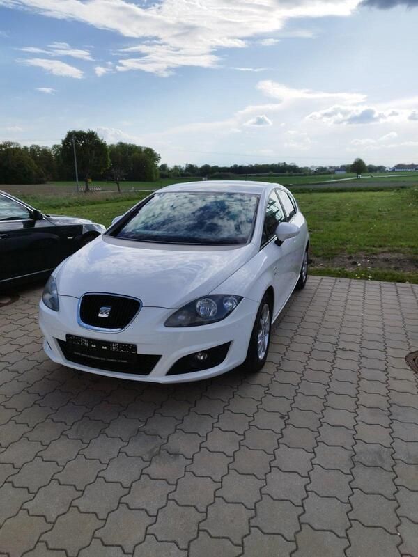 Weiß Gebraucht 2011 Seat Leon Kleinwagen | 5.100 € (Fairer Preis) - Bild 1/4
