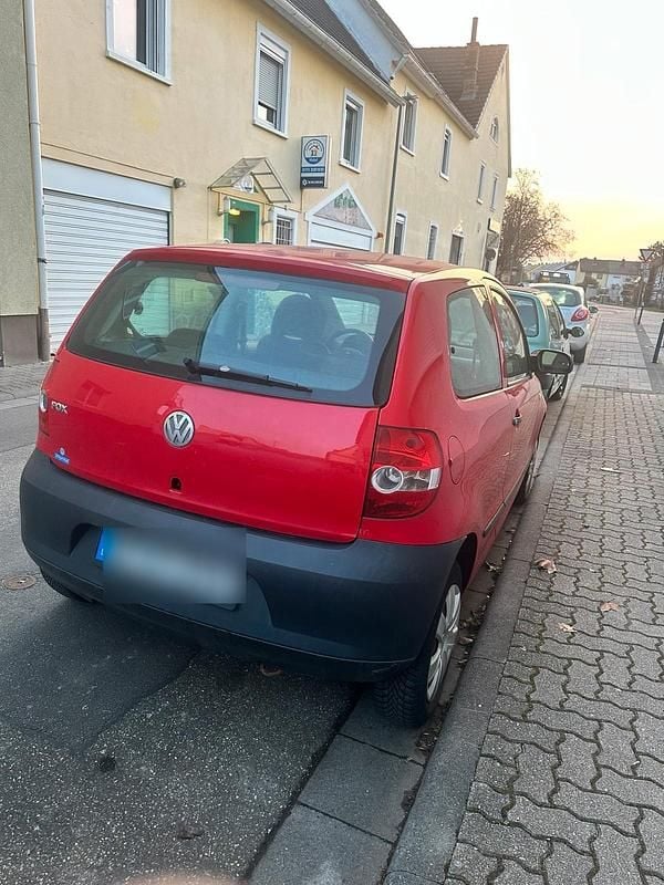 Rot Gebraucht 2006 VW Fox Kleinwagen | 500 € (Superpreis) - Bild 1/4