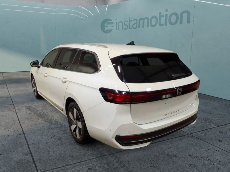 Gebraucht VW Passat Business 150 PS (110 kW) 2024 Weiß Van / Kleinbus