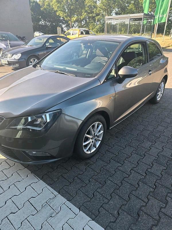 Grau Gebraucht 2016 Seat Ibiza Kleinwagen | 6.500 € (Guter Preis) - Bild 1/4