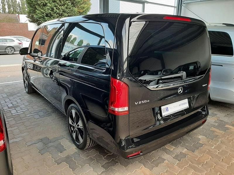 Gebraucht Mercedes V250 Night 190 PS (139 kW) 2023 Obsidianschwarz metallic Van / Kleinbus