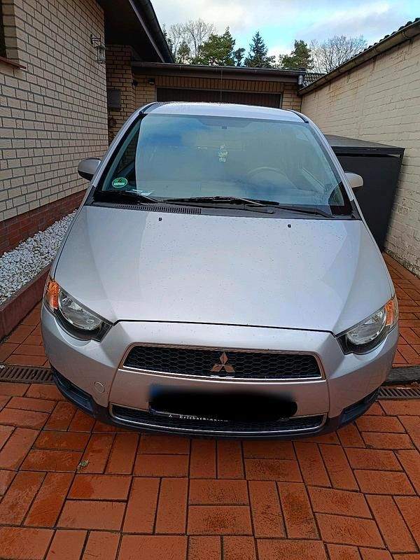 Silber Gebraucht 2011 Mitsubishi Colt Limousine | 3.800 € (Etwas zu teuer) - Bild 1/4