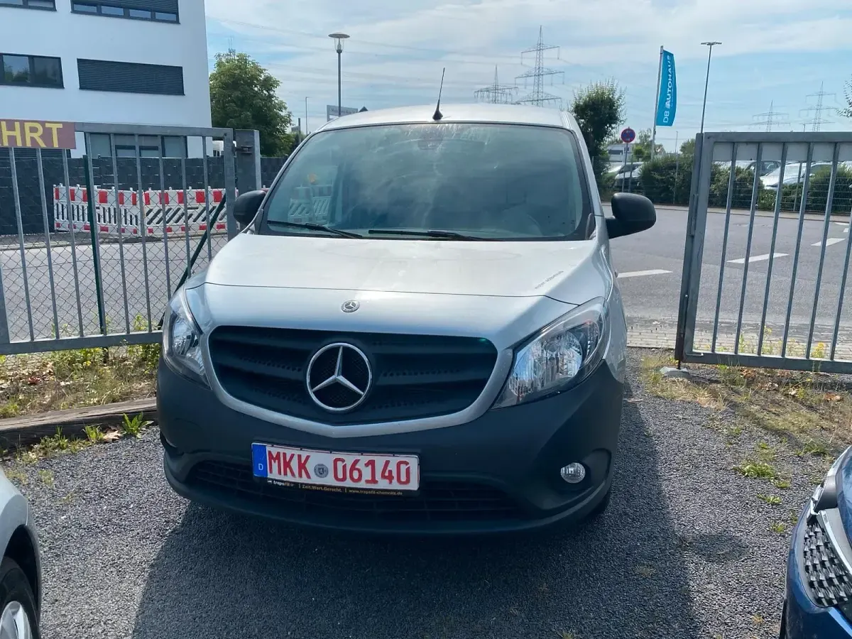 Gebraucht Mercedes Citan 111 116 PS (85 kW) 2019 Silber Van / Kleinbus