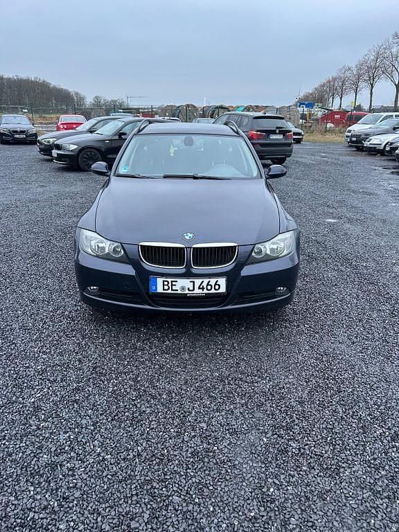 Gebraucht BMW 320 150 PS (110 kW) 2007 Blau Kombi