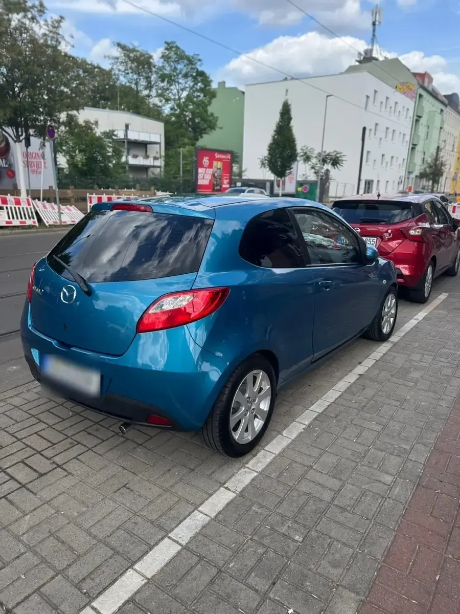 Gebraucht Mazda 2 84 PS (61 kW) 2013 Blau Kleinwagen