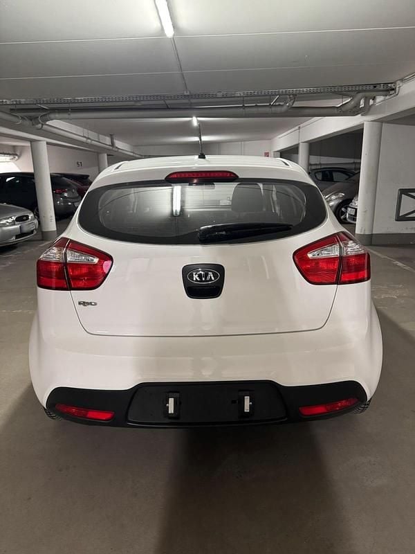 Gebraucht Kia Rio 86 PS (63 kW) 2012 Weiß Kleinwagen