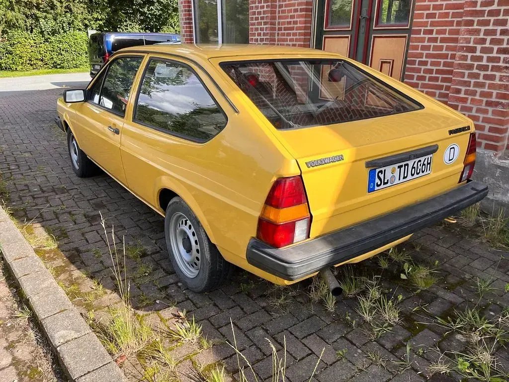 Używany VW Passat 70 KM (51 kW) 1983 Żółty Coupe